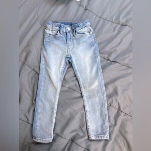 H&M jeans size 4T use in good conditions.